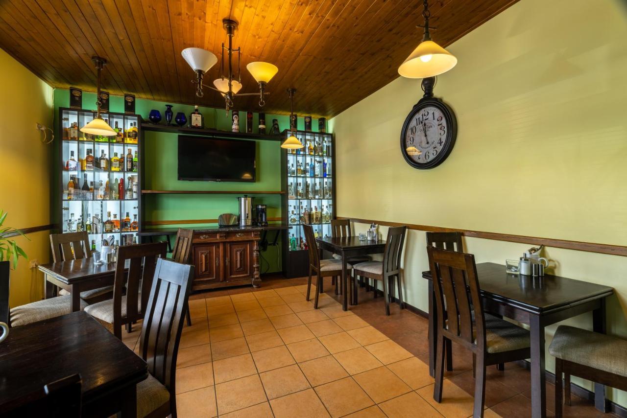 Casa de hóspedes Rodos - Cafe Praga